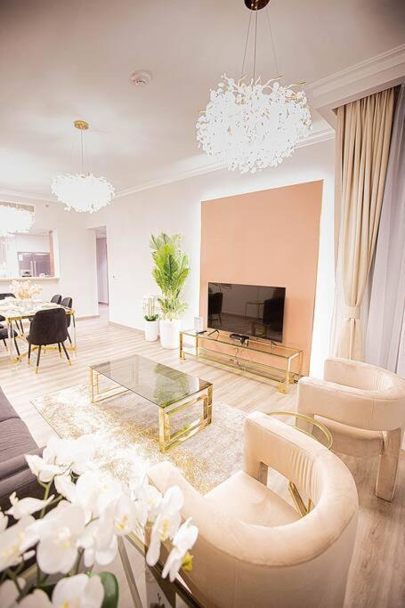 Magnificent 2 Bedroom With Stunning Burj Khalifa View دبي المظهر الخارجي الصورة